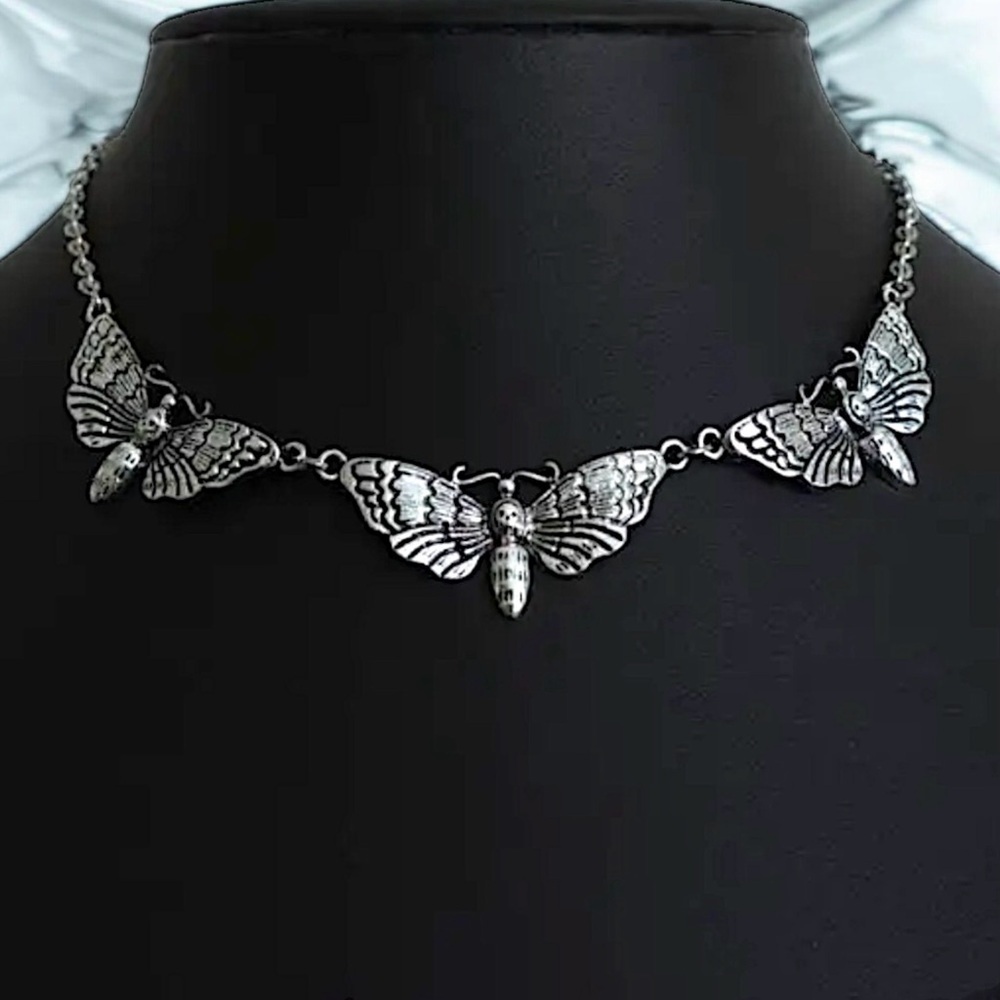 Sexy and dark silver toned dead head moth pendants choker necklace